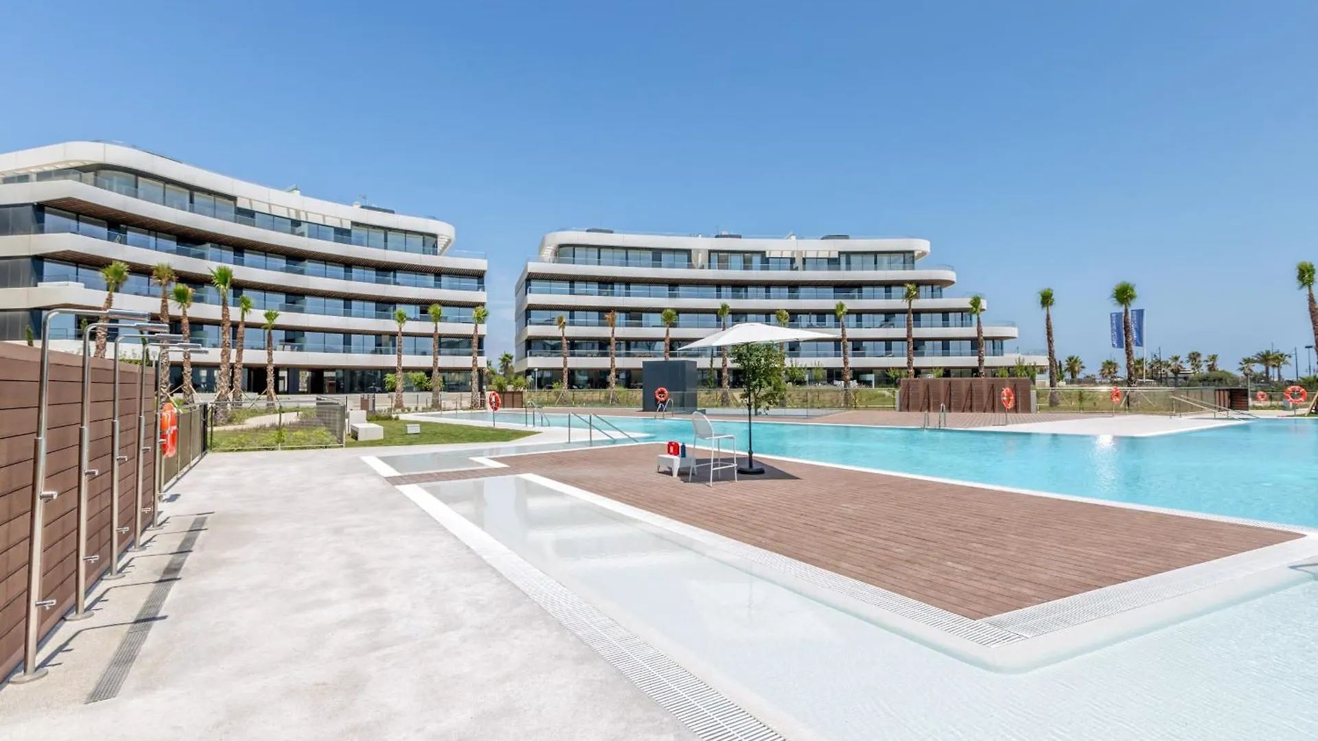 Vivi Homes - Sana Pool, Sauna, Gym & Beach Torremolinos Apartamento