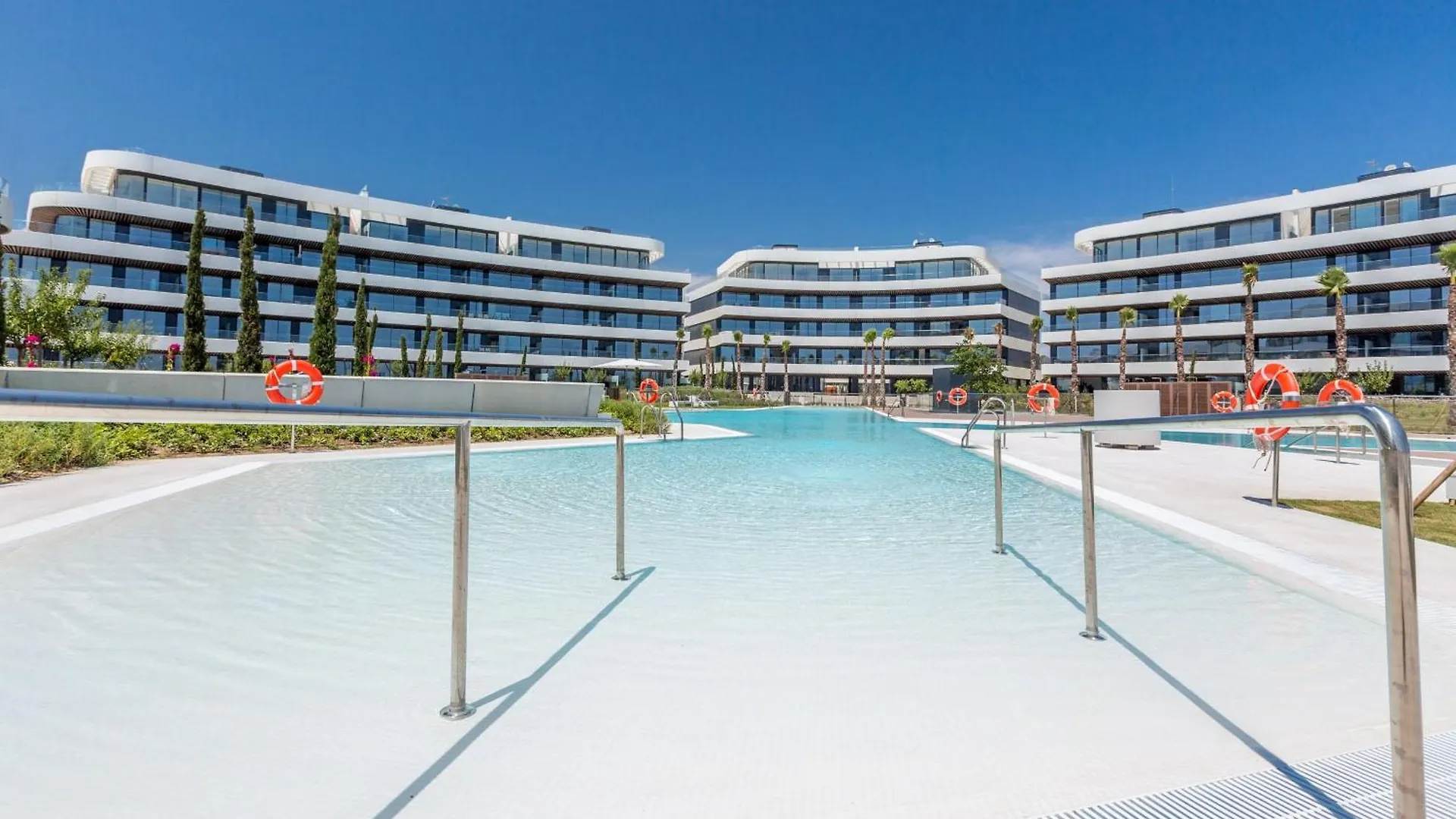 Vivi Homes - Sana Pool, Sauna, Gym & Beach Torremolinos Apartamento